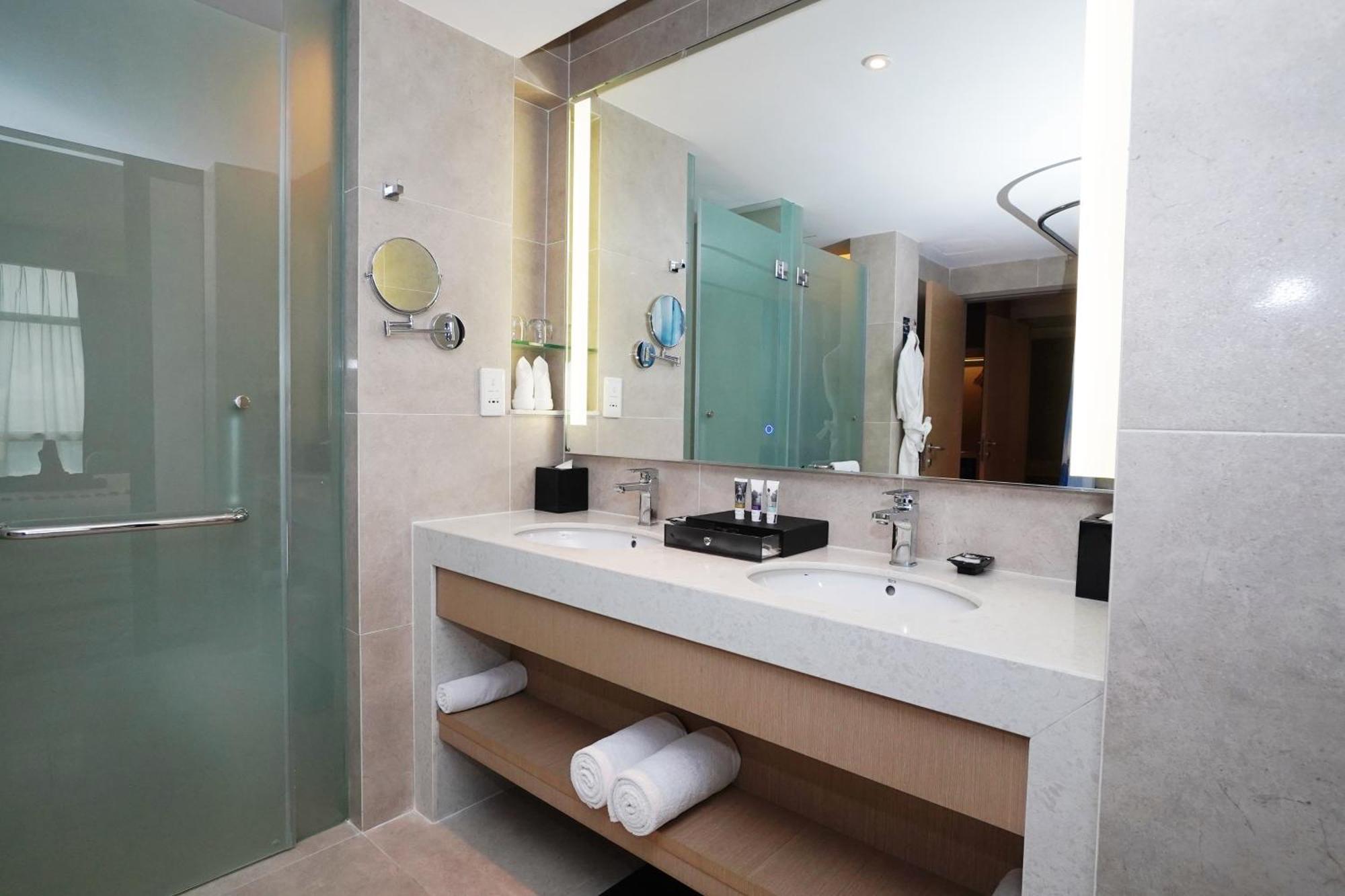 Mercure Shaw Parade Hotel 4*