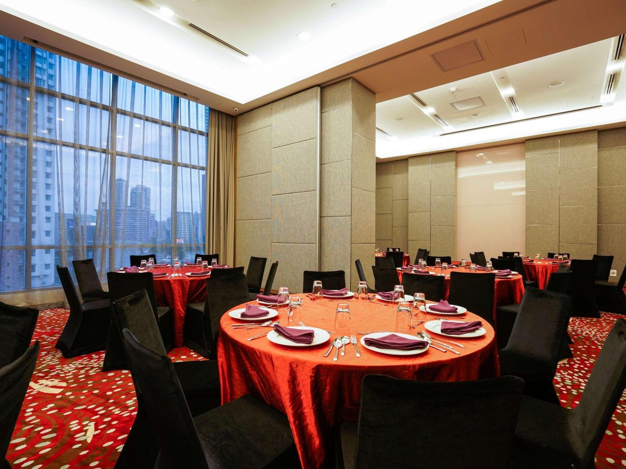 Mercure Shaw Parade Hotel 4*